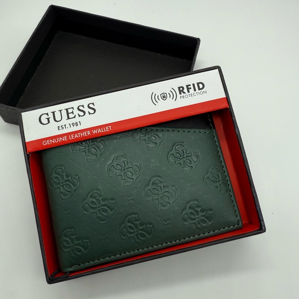 Men’s GUESS Reece RFID Leather Wallet– Green/Black | Style 31GU130058 | MSRP $48